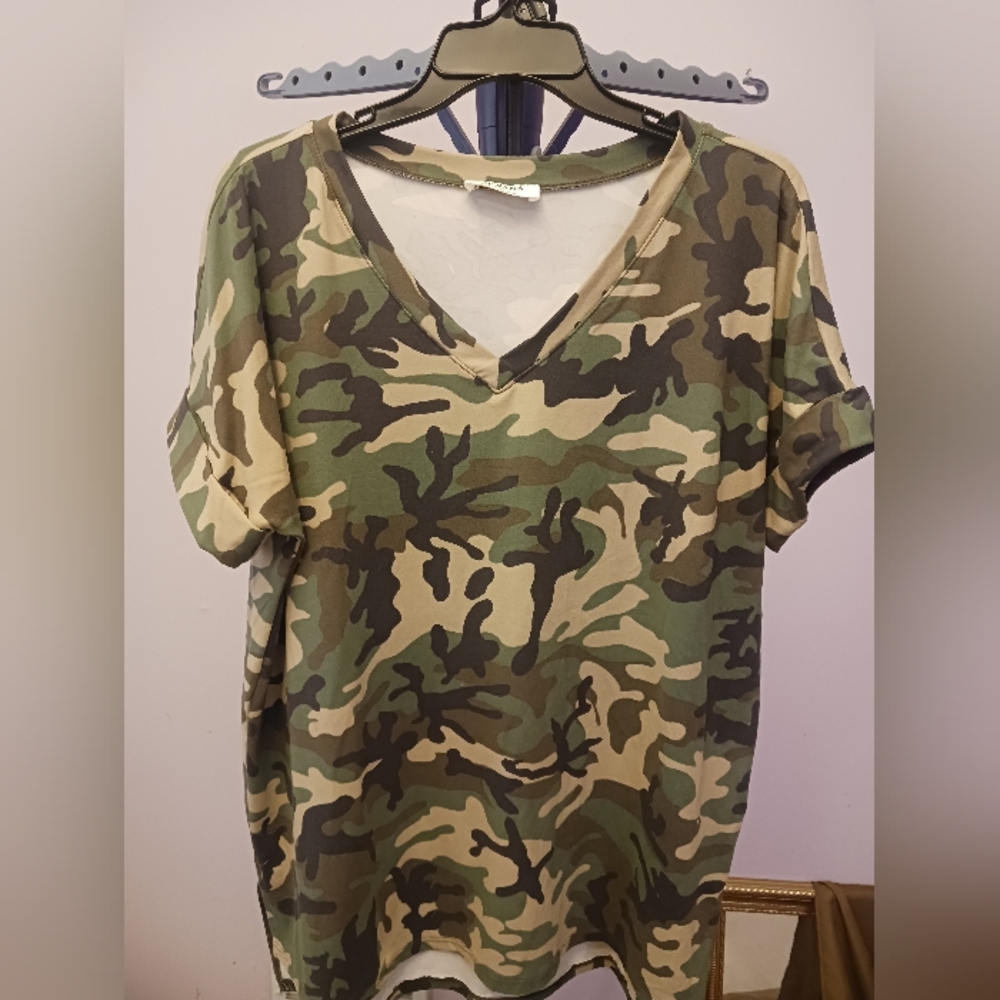 New Zenana 2 Piece V-Neck Camouflage  Top and matching shorts
